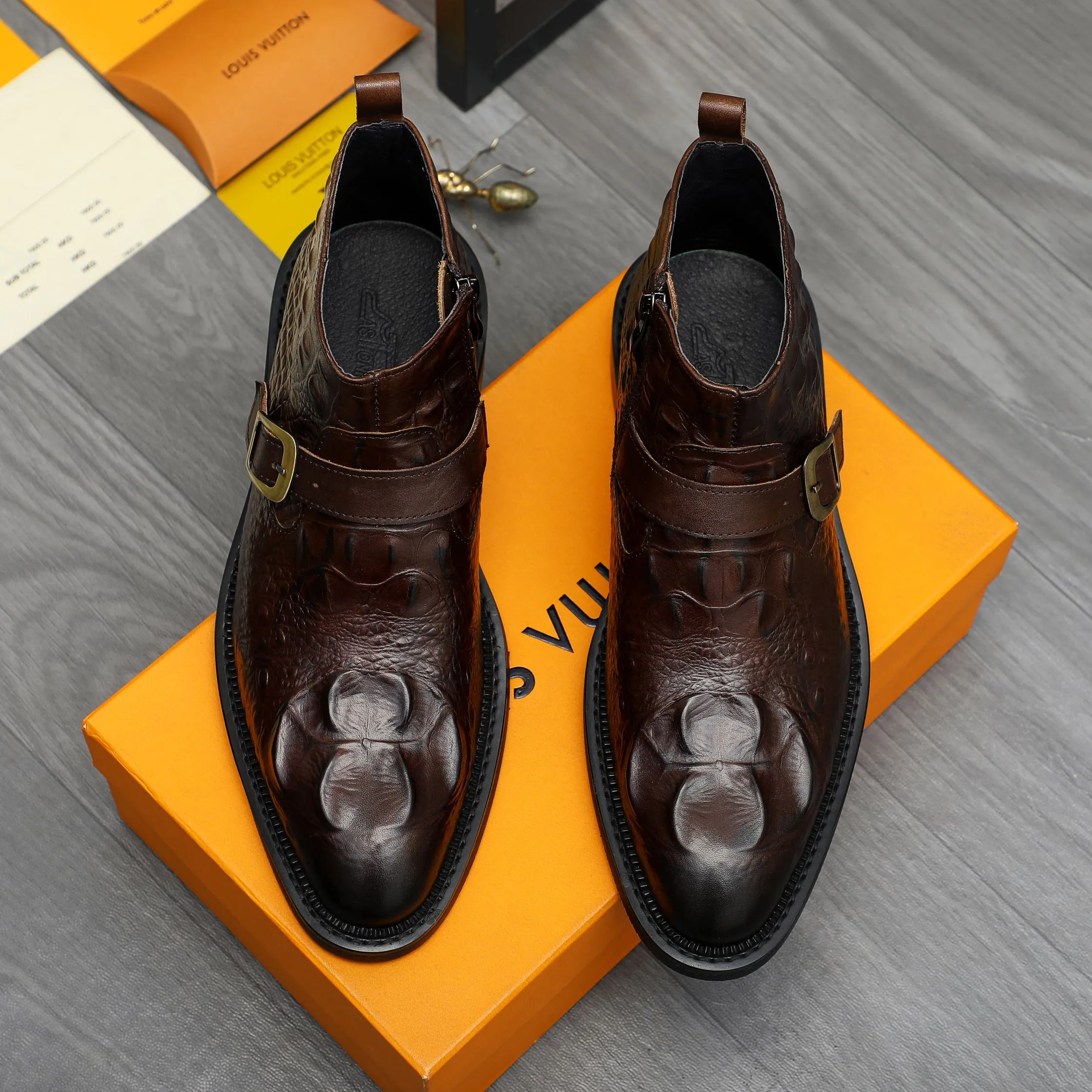 Men's shoes 💰p620 Product trademark: LV "Louis Vuitton" high-top business leather shoes Regular size: 37-46 (37.46 is custom-made and non-returnable) Product materials: Selected color-brushed crocodile pattern cowhide upper, pigskin lining, rubber outsole